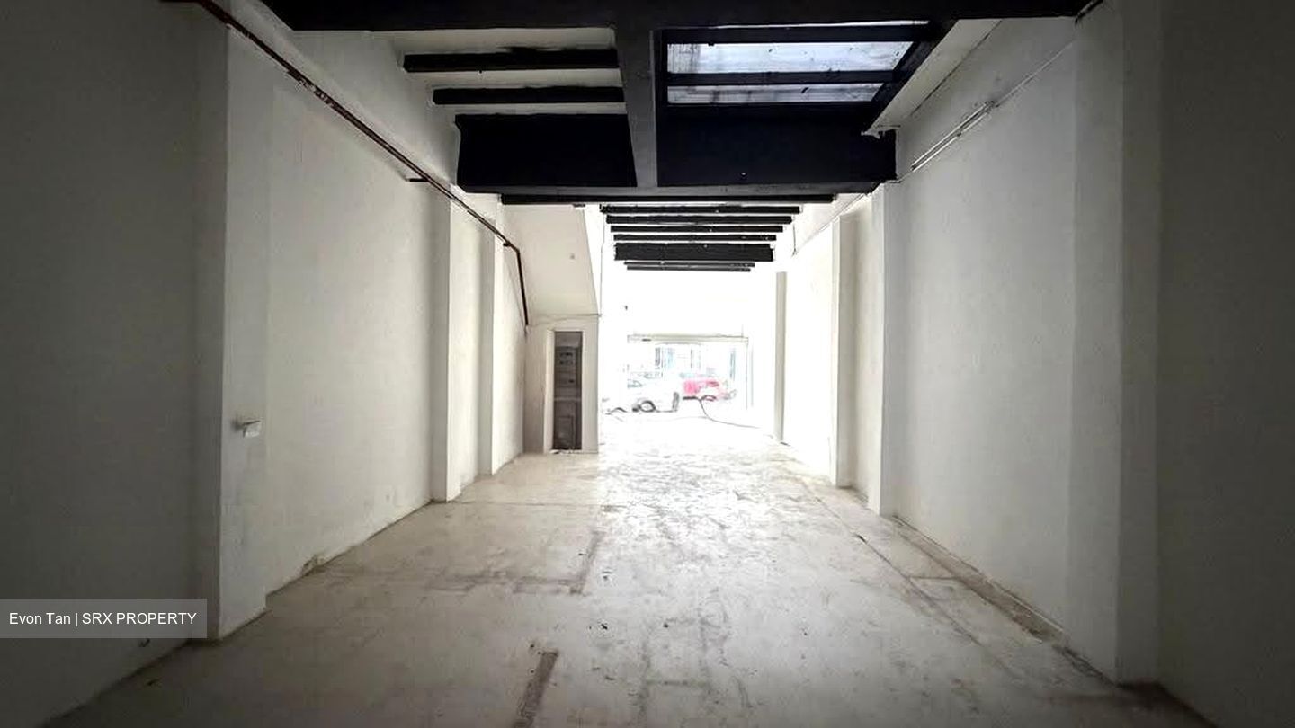 Tras Street (D2), Shop House #627480561